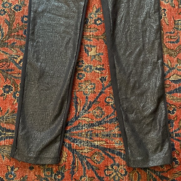 Croc leather leggings 🐊 - Picture 4 of 15